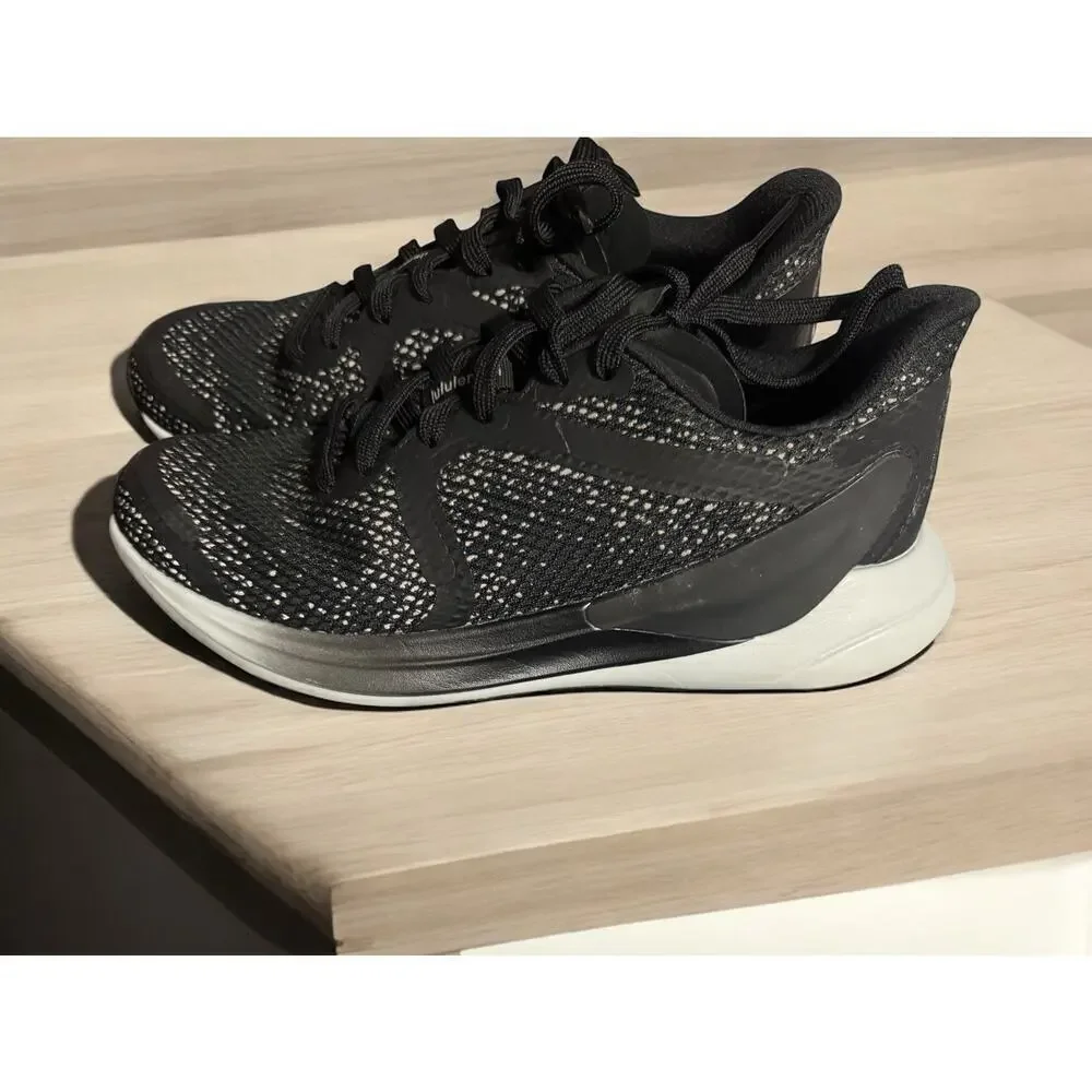 Lululemon Blissfeel 2 Women's Running Shoe *Winter Size 9 Black Silver Drop